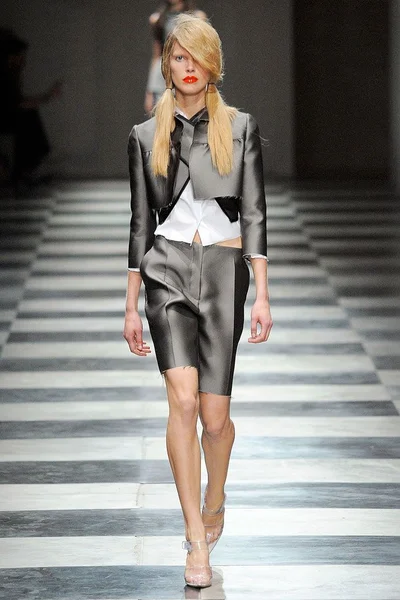 Look 2
